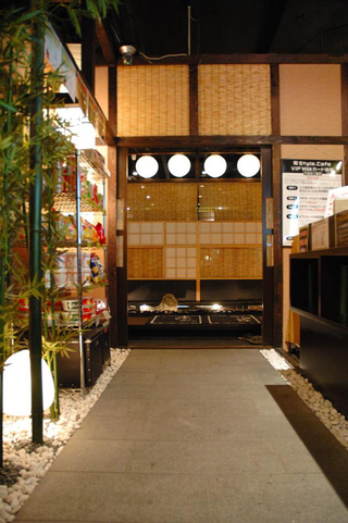 Illustration for article titled Japan's Most Traditional Internet Cafe